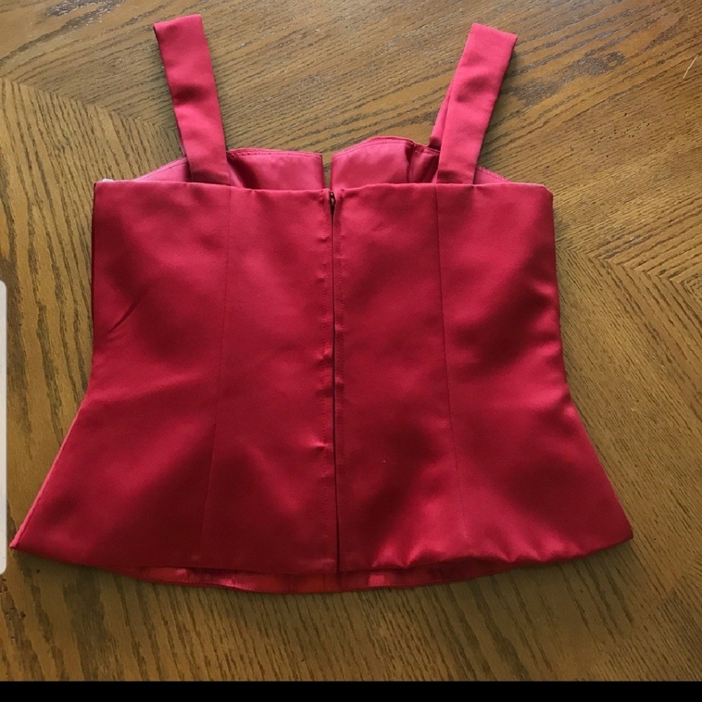 Red Croset - Picture 2 of 3